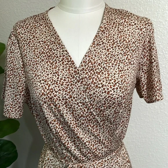 Pretty Garden leop print wrap dress - Picture 2 of 7